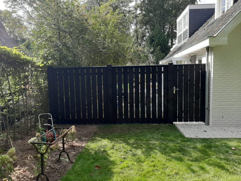 Tuinhek en Poort Op Maat Zwart Hout Houtbouw Nuland